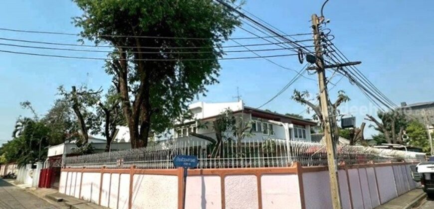 สินทรัพย์ศักยภาพสูง ทำเลทองสุขุมวิท ขายด่วน ! บ้านพร้อมที่ดินแปลงสวย ทำเลทองสุขุมวิท 64 แปลงหัวมุม สังคมบ้านหลังใหญ่ เข้า-ออกสะดวก