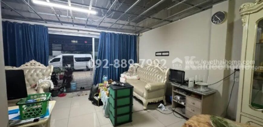 ขายทาวน์โฮม 3 ชั้น ซอยนวมินทร์ 45 หมู่บ้านศรีนวมินทร์ 2 หลังใหญ่ ทำเลทอง! พื้นที่ 29.9 ตรว. สภาพดี พร้อมเข้าอยู่ ทำเลดี ใกล้เดอะมอลล์ บางกะปิ ราคาพิเศษเพียง 4.7 ล้านบาท เท่านั้น