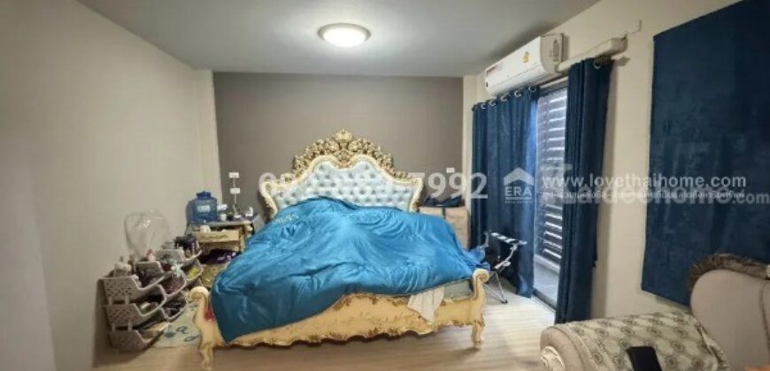 ขายทาวน์โฮม 3 ชั้น ซอยนวมินทร์ 45 หมู่บ้านศรีนวมินทร์ 2 หลังใหญ่ ทำเลทอง! พื้นที่ 29.9 ตรว. สภาพดี พร้อมเข้าอยู่ ทำเลดี ใกล้เดอะมอลล์ บางกะปิ ราคาพิเศษเพียง 4.7 ล้านบาท เท่านั้น