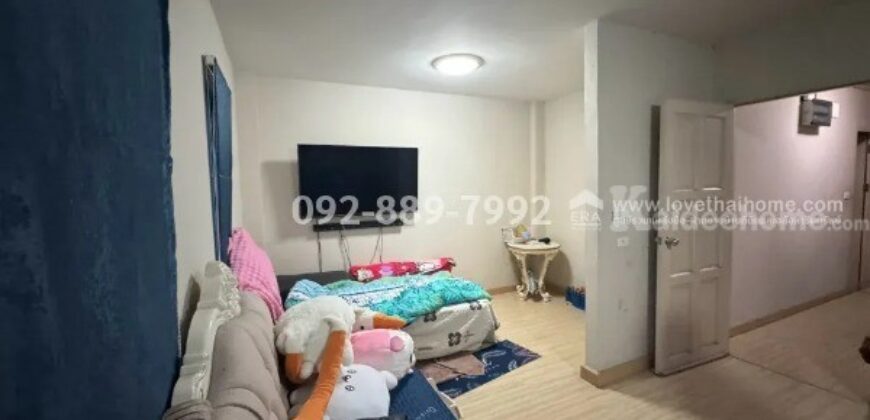 ขายทาวน์โฮม 3 ชั้น ซอยนวมินทร์ 45 หมู่บ้านศรีนวมินทร์ 2 หลังใหญ่ ทำเลทอง! พื้นที่ 29.9 ตรว. สภาพดี พร้อมเข้าอยู่ ทำเลดี ใกล้เดอะมอลล์ บางกะปิ ราคาพิเศษเพียง 4.7 ล้านบาท เท่านั้น