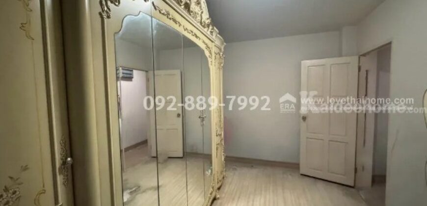 ขายทาวน์โฮม 3 ชั้น ซอยนวมินทร์ 45 หมู่บ้านศรีนวมินทร์ 2 หลังใหญ่ ทำเลทอง! พื้นที่ 29.9 ตรว. สภาพดี พร้อมเข้าอยู่ ทำเลดี ใกล้เดอะมอลล์ บางกะปิ ราคาพิเศษเพียง 4.7 ล้านบาท เท่านั้น