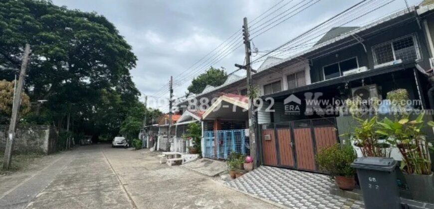 ขายทาวน์เฮ้าส์ 2 ชั้น ย่านอ่อนนุช-ศรีนครินทร์ ซอยอ่อนนุช 70/1 แยก 2-2 หมู่บ้านเสรี-อ่อนนุช เนื้อที่กว้าง 28.1 ตร.ว. รีโนเวทใหม่ทั้งหลัง สวยครบ จบพร้อมอยู่! ขายเพียง 3.3 ล้านบาทเท่านั้น! ใกล้ซีคอนสแควร์ ศรีนคิรนทร์