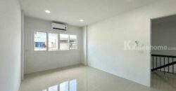 หมู่บ้านประชากรไทย ลาดพร้าว 93 รีโนเวทใหม่ทั้งหลัง ต่อเติมเต็มพื้นที่ จอดรถ 2 คัน ใกล้ MRT มหาดไทย : Prachakornthai Village Ladprao 93