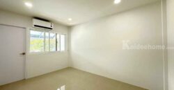 หมู่บ้านประชากรไทย ลาดพร้าว 93 รีโนเวทใหม่ทั้งหลัง ต่อเติมเต็มพื้นที่ จอดรถ 2 คัน ใกล้ MRT มหาดไทย : Prachakornthai Village Ladprao 93