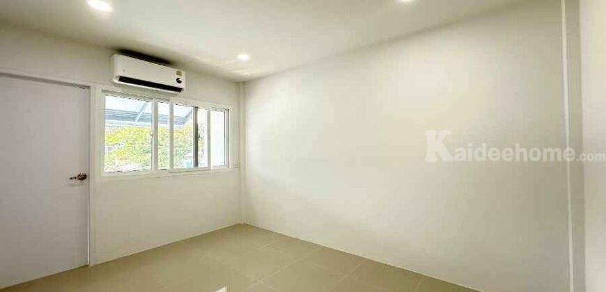 หมู่บ้านประชากรไทย ลาดพร้าว 93 รีโนเวทใหม่ทั้งหลัง ต่อเติมเต็มพื้นที่ จอดรถ 2 คัน ใกล้ MRT มหาดไทย : Prachakornthai Village Ladprao 93