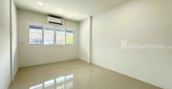 หมู่บ้านประชากรไทย ลาดพร้าว 93 รีโนเวทใหม่ทั้งหลัง ต่อเติมเต็มพื้นที่ จอดรถ 2 คัน ใกล้ MRT มหาดไทย : Prachakornthai Village Ladprao 93
