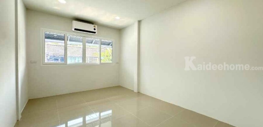 หมู่บ้านประชากรไทย ลาดพร้าว 93 รีโนเวทใหม่ทั้งหลัง ต่อเติมเต็มพื้นที่ จอดรถ 2 คัน ใกล้ MRT มหาดไทย : Prachakornthai Village Ladprao 93