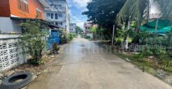 ที่ดิน ซอยเรณูอุทิศ ลาดหลุมแก้ว 120 ตารางวา ติดถนน 3 ด้าน ห่างถนนใหญ่เพียงประมาณ 100 เมตร