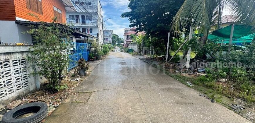 ที่ดิน ซอยเรณูอุทิศ ลาดหลุมแก้ว 120 ตารางวา ติดถนน 3 ด้าน ห่างถนนใหญ่เพียงประมาณ 100 เมตร