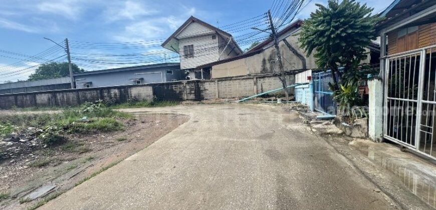 ที่ดิน ซอยเรณูอุทิศ ลาดหลุมแก้ว 120 ตารางวา ติดถนน 3 ด้าน ห่างถนนใหญ่เพียงประมาณ 100 เมตร