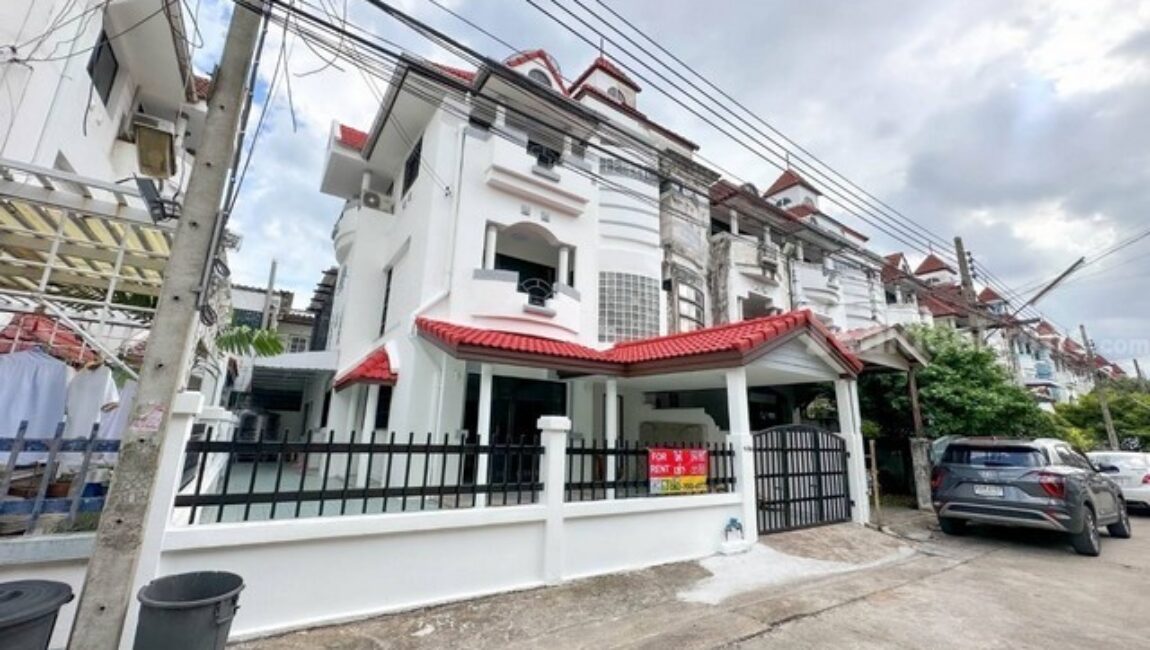 รหัสC7330 ให้เช่าบ้านแฝด 4 ชั้น Pet Friendly เฟอร์นิเจอร์และเครื่องใช้ไฟฟ้าครบ สุขุมวิท 101/1 ประวิทย์และเพื่อน