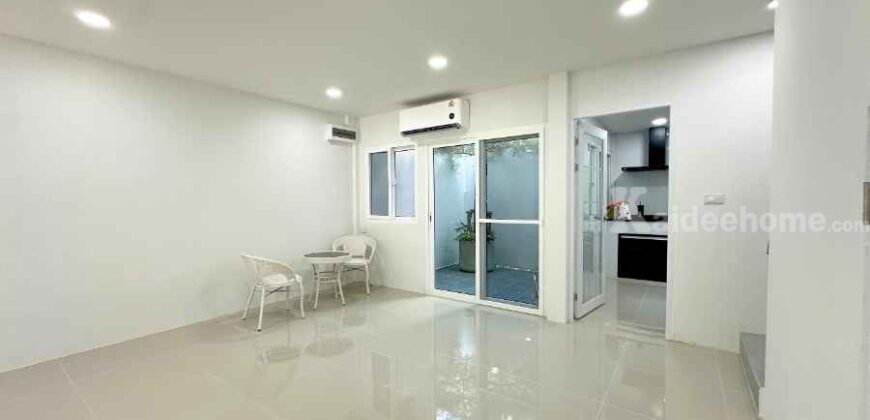 หมู่บ้านประชากรไทย ลาดพร้าว 93 รีโนเวทใหม่ทั้งหลัง ต่อเติมเต็มพื้นที่ จอดรถ 2 คัน ใกล้ MRT มหาดไทย : Prachakornthai Village Ladprao 93