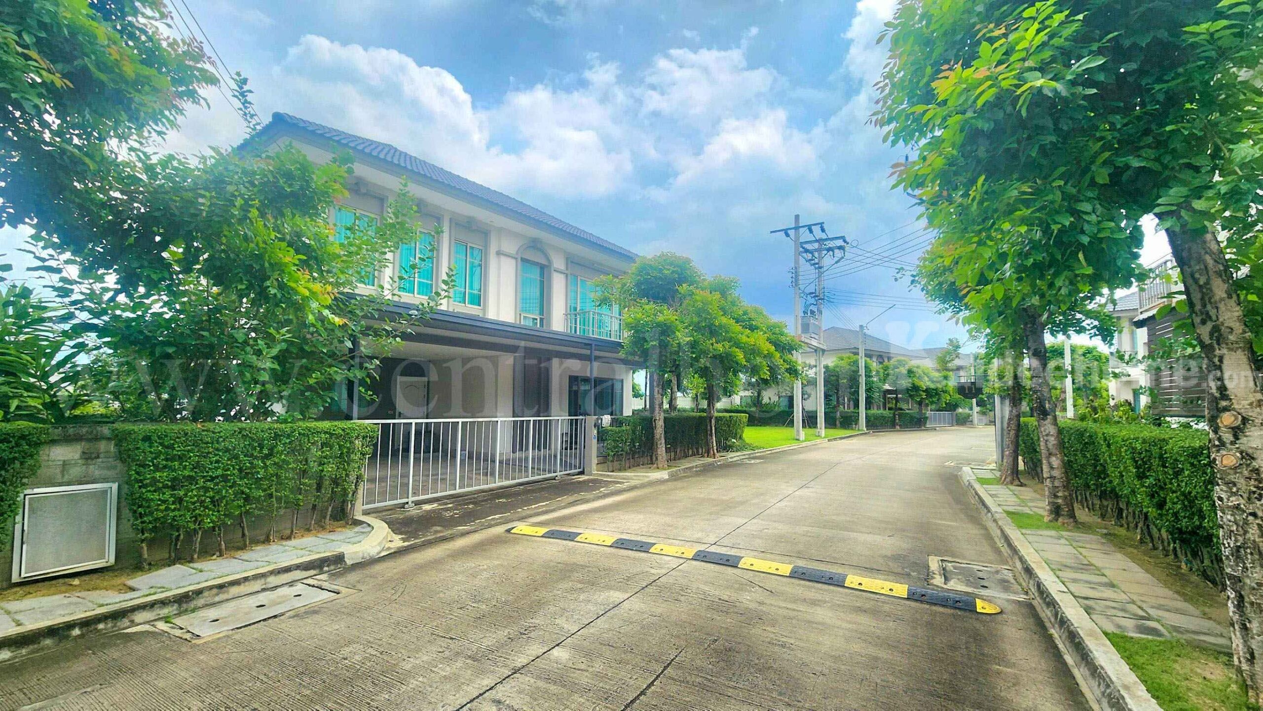 บ้านเดี่ยว เสนาวิลเลจ วงแหวน – บางบัวทอง บ้านสวย พร้อมอยู่