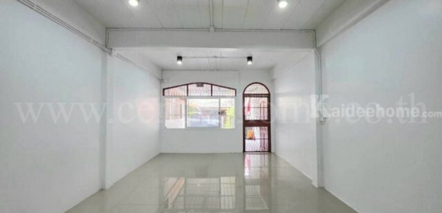 ทาวน์เฮ้าส์ สนามบินน้ำ ซอยนนทบุรี 20 (ซอยโรงน้ำแข็ง) รีโนเวทใหม่ หลังริม ราคาถูก
