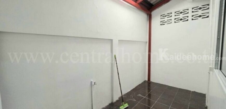ทาวน์เฮ้าส์ สนามบินน้ำ ซอยนนทบุรี 20 (ซอยโรงน้ำแข็ง) รีโนเวทใหม่ หลังริม ราคาถูก