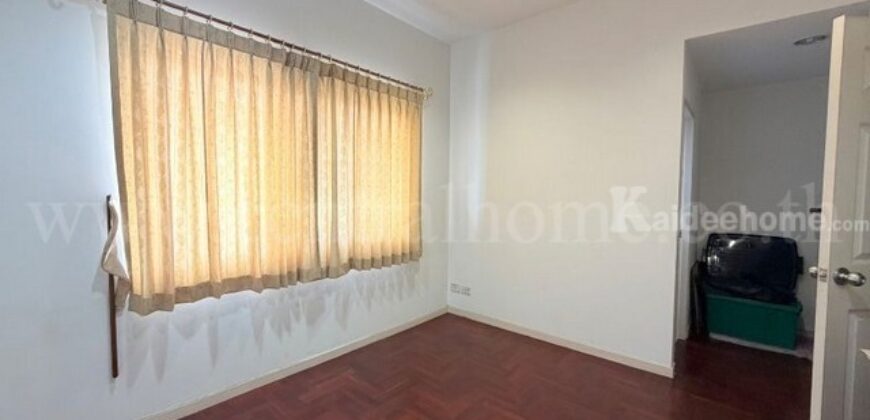 ทาวน์โฮม 3 ชั้น หมู่บ้านนารารมย์ บางกรวย ใกล้วัดชลอ