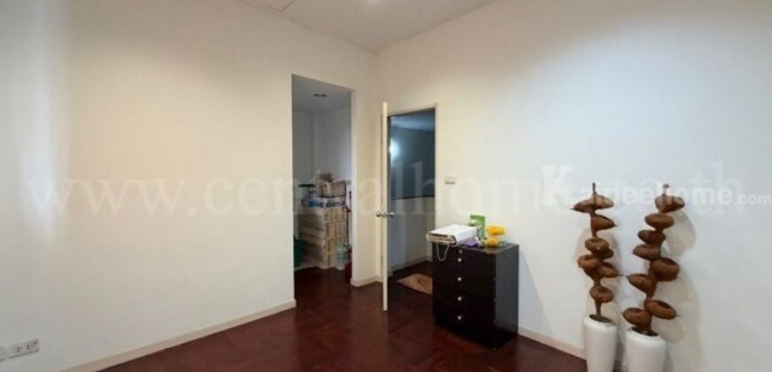 ทาวน์โฮม 3 ชั้น หมู่บ้านนารารมย์ บางกรวย ใกล้วัดชลอ