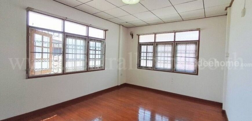บ้านเดี่ยวทำเลดี ถนนนครอินทร์ เหมาะซื้ออยู่อาศัย หรือ ลงทุนรีโนเวท