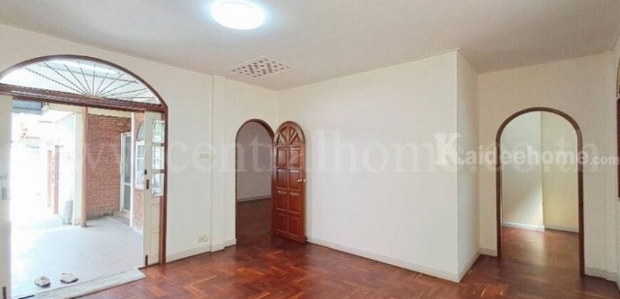 บ้านเดี่ยวทำเลดี ถนนนครอินทร์ เหมาะซื้ออยู่อาศัย หรือ ลงทุนรีโนเวท
