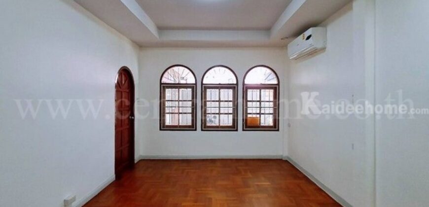 บ้านเดี่ยวทำเลดี ถนนนครอินทร์ เหมาะซื้ออยู่อาศัย หรือ ลงทุนรีโนเวท