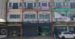 อาคารพาณิชย์ 3 ชั้น 2 คูหา รีโนเวทพร้อมอยู่ ติดถนน ซอยมังกร-ขันดี