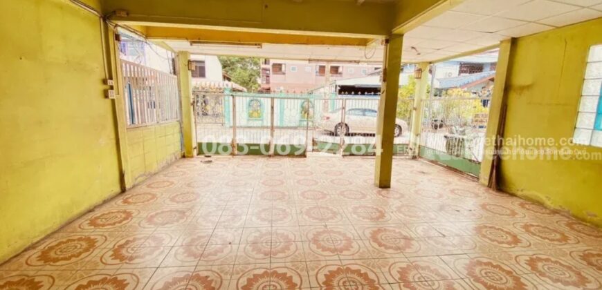 ขายทาวน์เฮ้าส์ หลังมุม รามอินทรา 44 ใกล้สถานีรถไฟฟ้า 170 เมตร น้ำไม่ท่วม