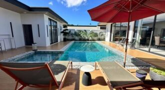 Luxury villa with a private swimming pool for sale in Phuket City. Conveniently located near shopping areas, Robinson, and ICONSIAM. For inquiries, please call 096-265-3964