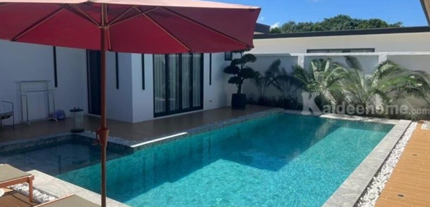 Luxury villa with a private swimming pool for sale in Phuket City. Conveniently located near shopping areas, Robinson, and ICONSIAM. For inquiries, please call 096-265-3964