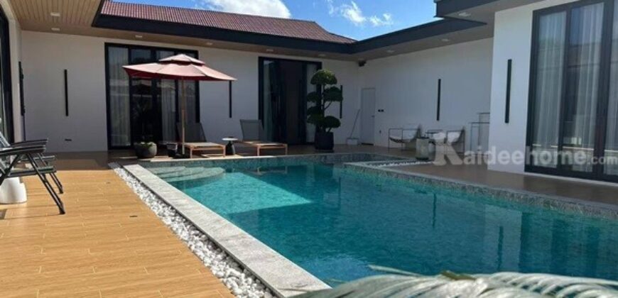 Luxury villa with a private swimming pool for sale in Phuket City. Conveniently located near shopping areas, Robinson, and ICONSIAM. For inquiries, please call 096-265-3964