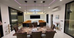 Luxury villa with a private swimming pool for sale in Phuket City. Conveniently located near shopping areas, Robinson, and ICONSIAM. For inquiries, please call 096-265-3964