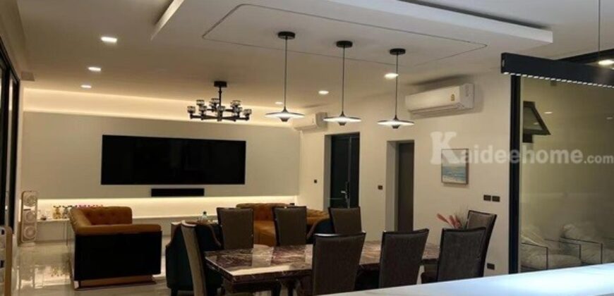 Luxury villa with a private swimming pool for sale in Phuket City. Conveniently located near shopping areas, Robinson, and ICONSIAM. For inquiries, please call 096-265-3964